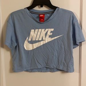 Women’s short sleeve Nike cropped top